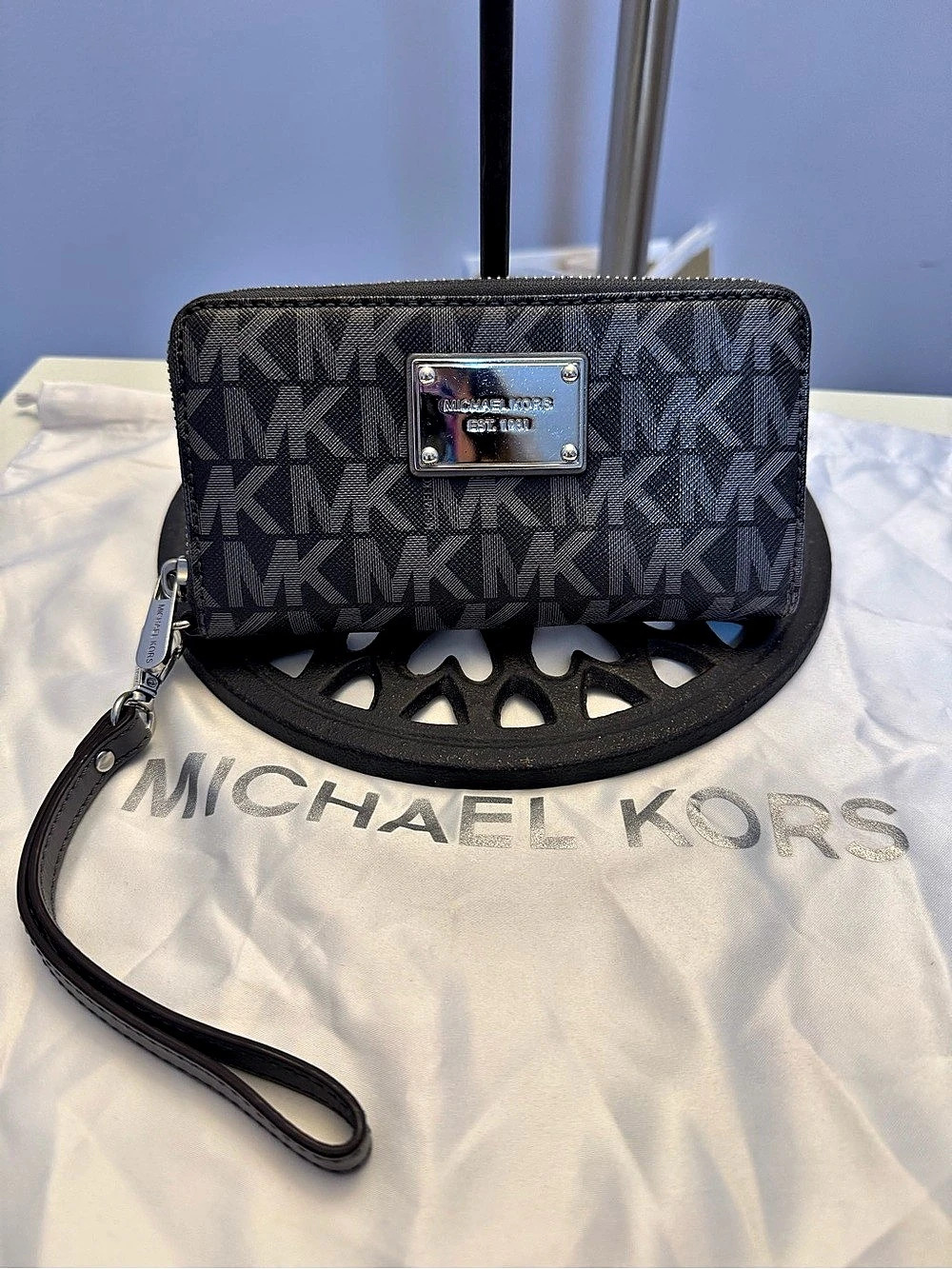 Michael Kors Jet Set Travel Large Signature Logo Continental Wallet Black